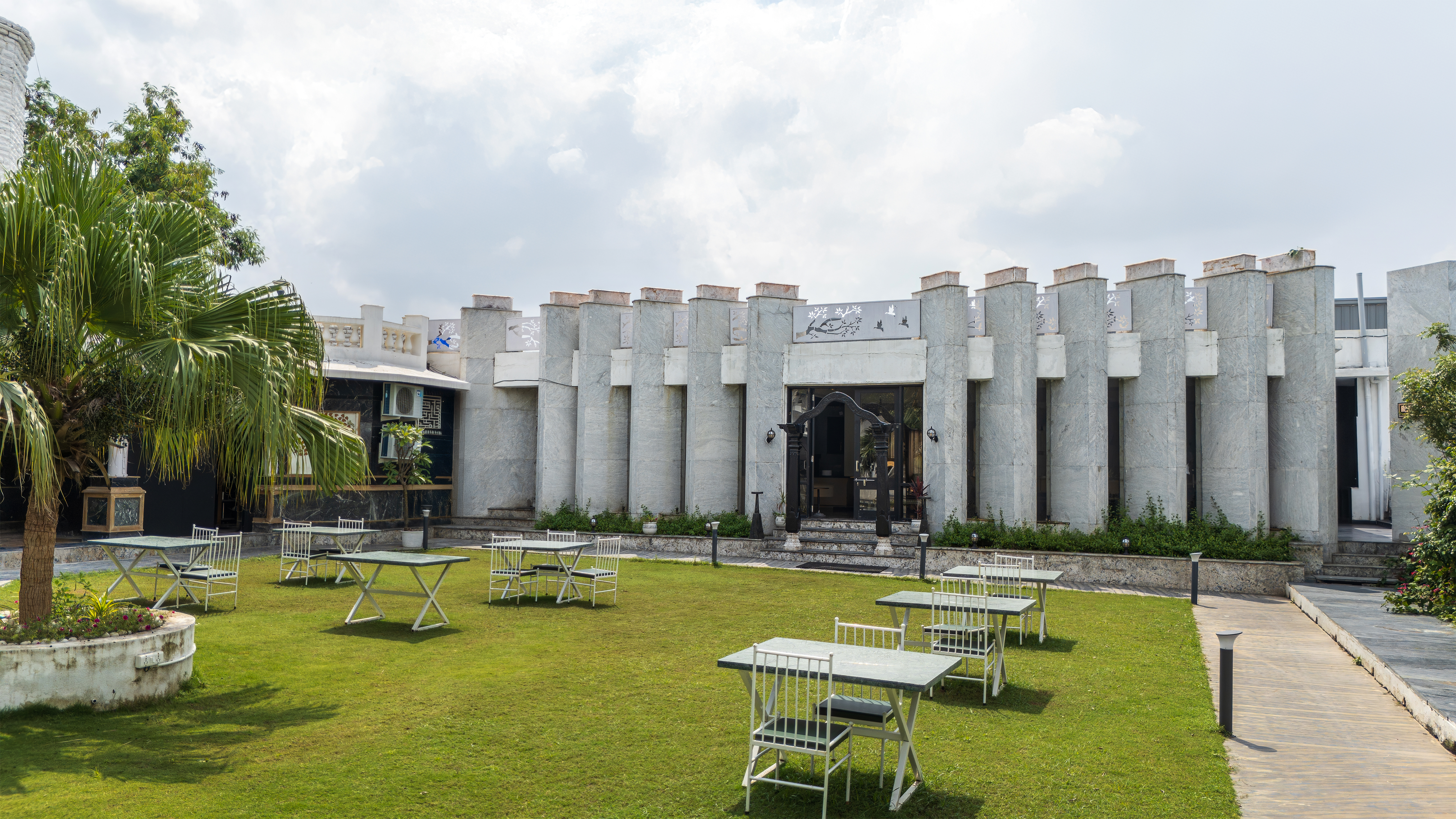 F&B Outlets